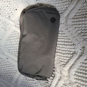 Lululemon Everywhere Belt Bag - Carab Brown